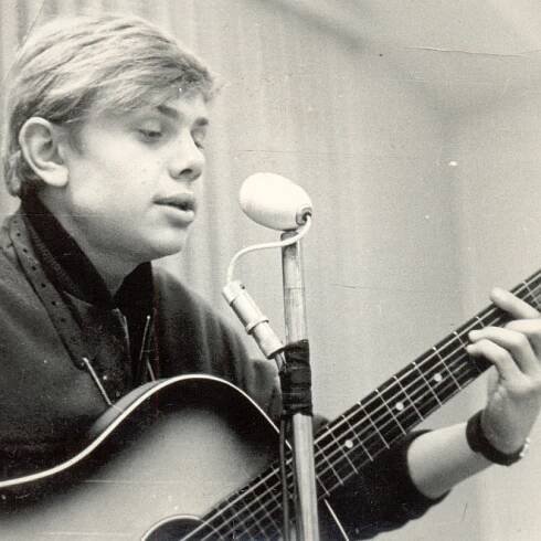 Zabila Jiřího Schelingera StB, nebo nešťastná láska? Předčasná smrt rockové legendy zůstává neobjasněná – G.cz