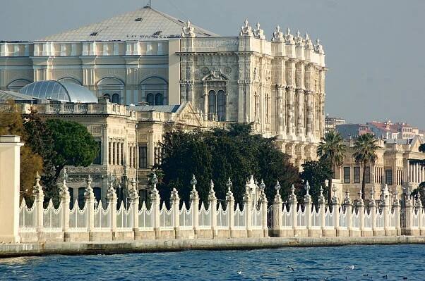 Jednání Rusů s Ukrajinci: Erdoğan poskytl největší palác Turecka, který zruinoval sultána
