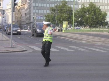 Známe dobře povely policie na křižovatce?: Dopravní policie