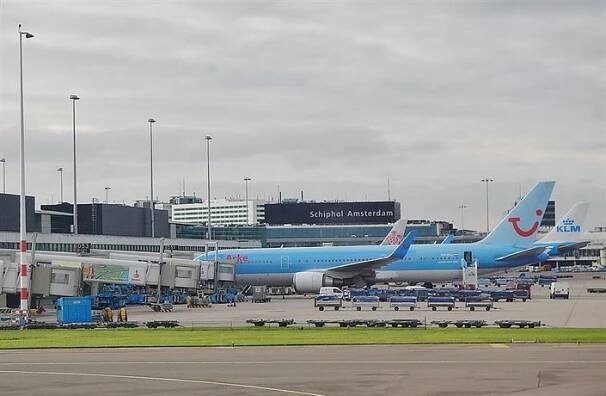 Letiště Schiphol v Nizozemsku náhle přerušilo provoz. Letadla nemohou odlétat ani přistávat