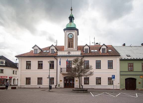 Soubor:Doksy radnice 2.jpg – Wikipedie