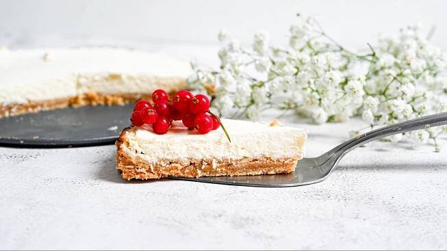 Jak udělat nepečený cheesecake. Máme pro vás video-návod na výborný krémový dort