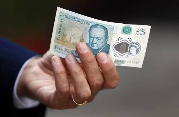 Britská bankovka obsahuje tuk. Bouře veganů přiměla centrální banku měnit výrobu