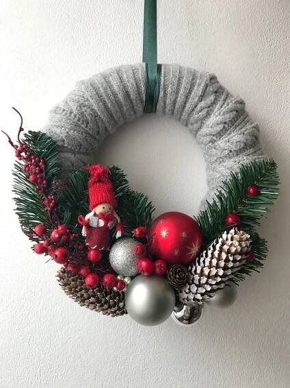 Vyrobte si jeden z těchto krásných, pletených věnců – Krásná adventní dekorace!