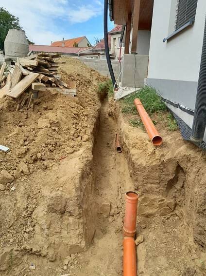 Montáž a položení do spádu - deštová kanalizace Polešovice - Stavební práce Uherské Hradiště