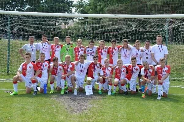 Sigma Olomouc a Slavia Praha slaví titul přeborníků ČR starších žáků | FOTBAL.CZ