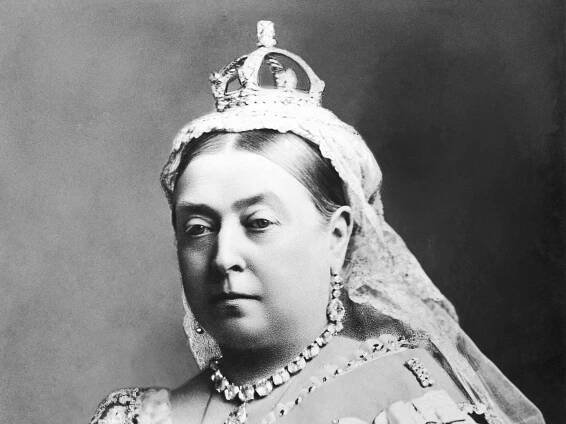 Queen Victoria clothes fetch £17,000 at auction