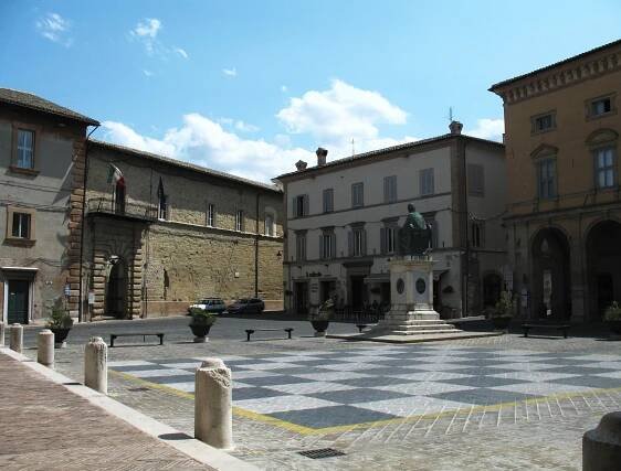 Soubor:Camerino 2012 (3).jpg – Wikipedie