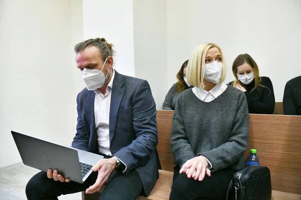 Autoři žalovaného textu Janek Kroupa a Kristina... | iROZHLAS - spolehlivé zprávy