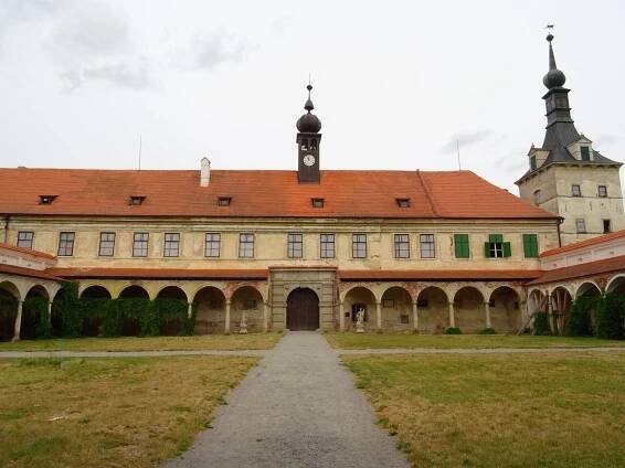 Státní zámek Uherčice foto 4