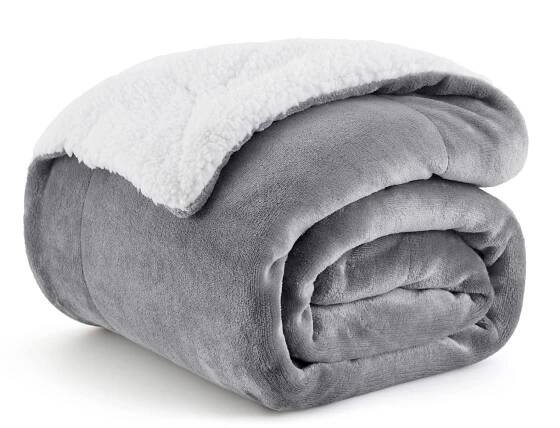 Plyšová deka BEDSURE deka pohovka šedá, hřejivá Sherpa https://test-vergleiche.com/produkty/plynuva deka-pohovka-deka-pohovka-grey-tepla-sherpa-pohovka-prehoz/