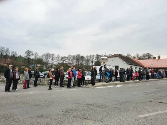 Pietní akt položení věnce k pomníku E. Diviše - Oficiální stránky obce Osek