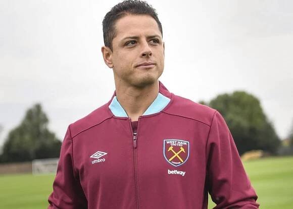 Javier Hernández Cute Look And Smile Pics