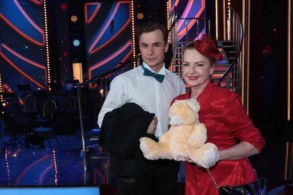 VIP na StarDance: Kovy ukázal sympatického partnera, Uhlíře jistila milující manželka. Dancigerová tu měla celou rodinu