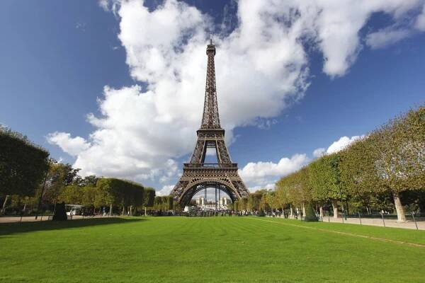 View of the Eiffel Tower 