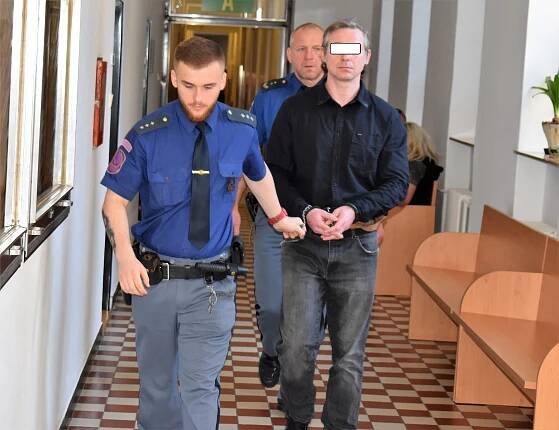 Muž plánoval vraždu své přítelkyně. Se žalobcem se dohodl na trestu