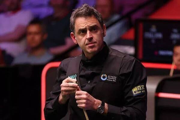 O'Sullivan chalks his cue