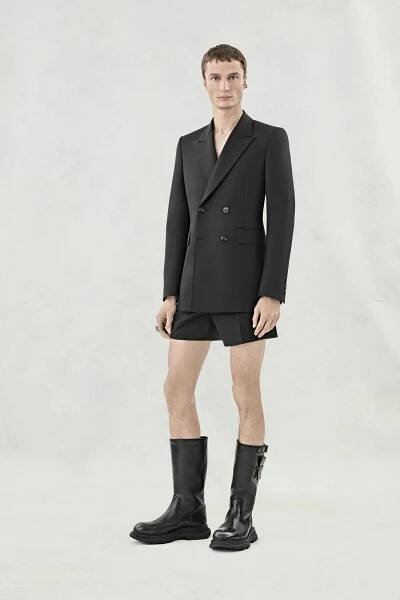 The Luminary Aisle of Fashion: An Insight into Fashion Showrooms