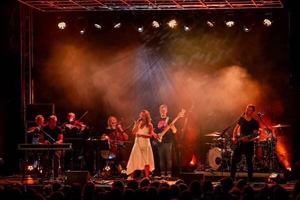 Koncert Anety Langerové rozezněl parkán | Divadlo Tramtarie Olomouc