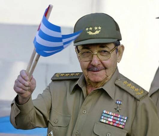 "Tak jak vypadám, dámy?" RAÚL CASTRO SLAVÍ 80 LET!