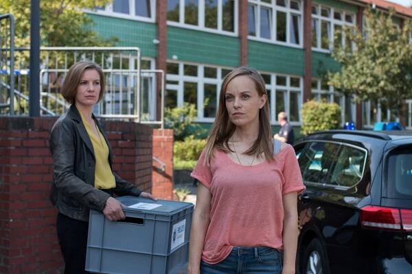 SOKO Hamburg - Unter Lehrern - Z filmu - Anna von Haebler, Friederike Kempter
