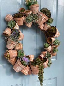 Easy Diy Wreaths, Diy Fall Wreath, Fall Wreaths, Small Wreath Ideas, Faux Succulent Wreath Diy, Spring Wreaths For Front Door Diy, Front Door Wreaths Diy, Succulent Ideas, Creative Wreaths