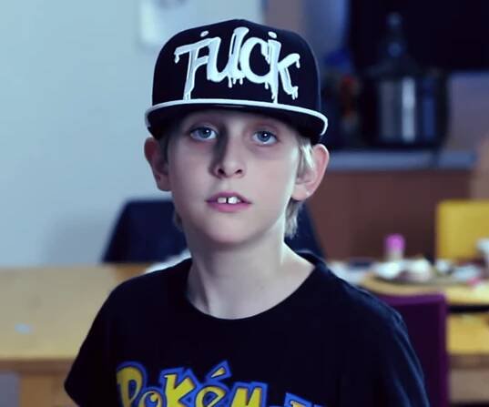 Kde všude sledují Mishu?