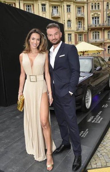 Leoš Mareš ve Varech šokoval změnou image, je z něj blonďák: Jak se vám líbí?