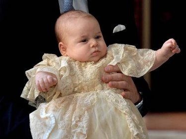 Britský princ George byl pokřtěn při soukromé ceremonii