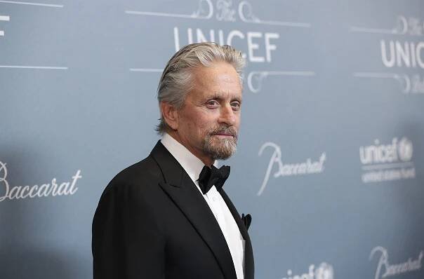 Michael Douglas prosí svého nejstaršího syna, aby se k němu nastěhoval