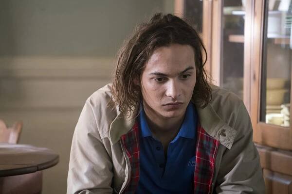 Živí mrtví: Počátek konce - Všichni zahyneme - Z filmu - Frank Dillane