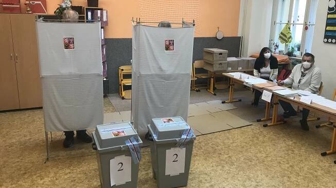 Volby v rouškách: žádný propadák, v Olomouci první den účast i 40%