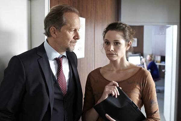 Sekretářky - Berger stirbt - Z filmu - Jochen Horst, Ellenie Salvo González