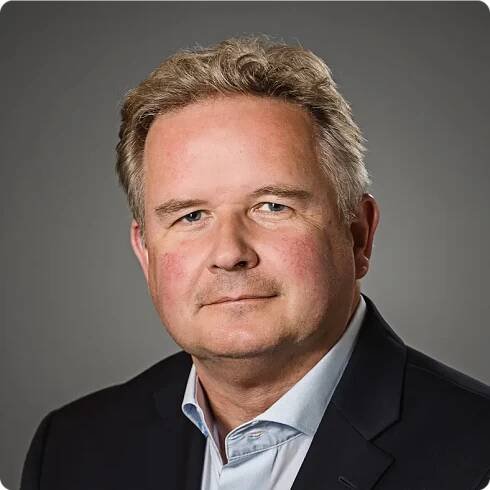 Mark Smith, finanční ředitel