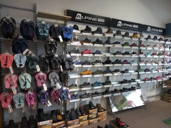 Eshop se značkovou módou a doplňky sportovního a outdoorového charakteru. 