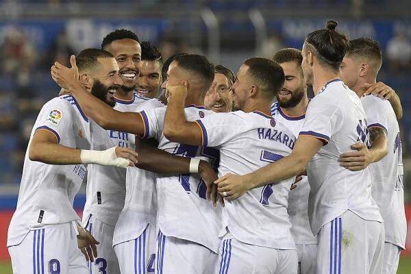 Ancelotti dovedl v prvním zápase Real k výhře, dva góly dal Benzema