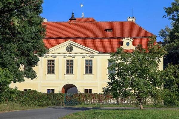 Bečváry – starý zámek – Kolínsko – Cesty a památky