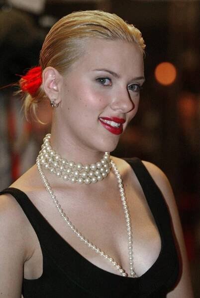 Soubor:Scarlett Johansson 2003.jpg – Wikipedie