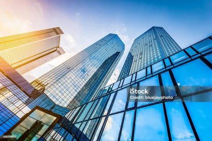 Moderní mrakodrapy v obchodní čtvrti při západu slunce - Bez autorských poplatků Frankfurt Nad Mohanem Stock fotka