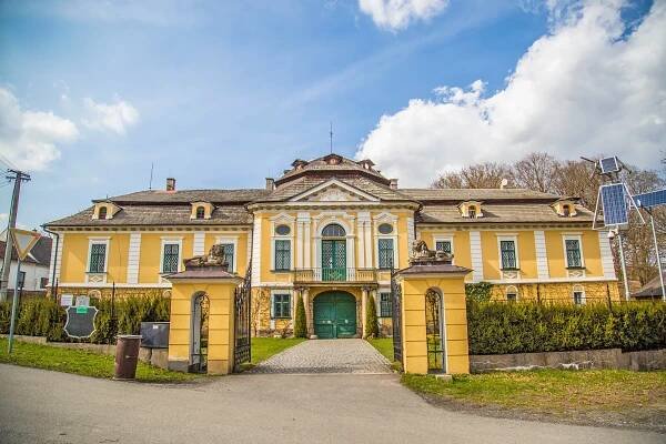 Jarní chvilky na zámku Úsobí se snídaní či polopenzí a s možností vířivky