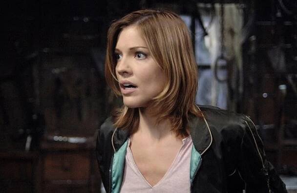 Lovci duchů - Bouračka - Z filmu - Tricia Helfer