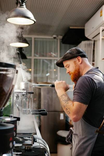 bezplatná Základová fotografie zdarma na téma barista, barista v práci, baristická kultura Základová fotografie