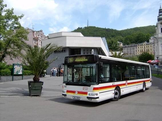 Cestující v Karlových Varech mohou platit bezkontaktně za MHD