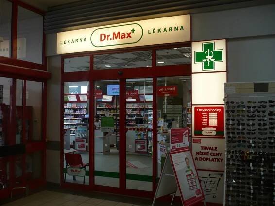 Mytí výlohy pro lékárny Dr. Max | Mytí výloh a oken | Uklizenozavás.cz