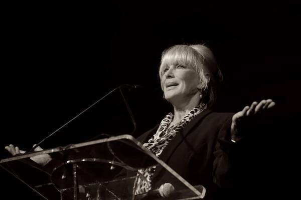 Linda Keynote 8 sepia.jpg