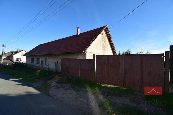 Prodej rodinného domu v rekonstrukci, 4+kk, 370 m2, na pozemku 852 m2, Humpolec - Hněvkovice