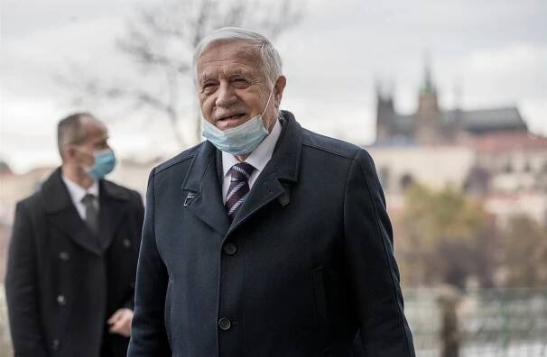 Klaus mladší popsal stav svého otce: Má kašel a asi mu půjdu nakoupit. Svůj názor nezmění