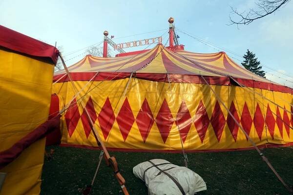 Ve Zlíně hostuje Cirkus Humberto, nabídne i artisty z osmi zemí. Podívejte se
