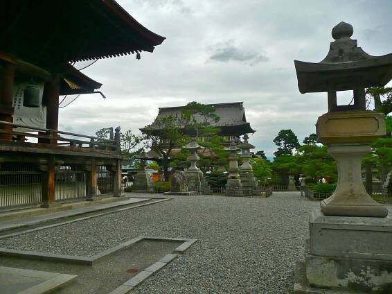zenkoji temple nagano japan @ journeylism.nl