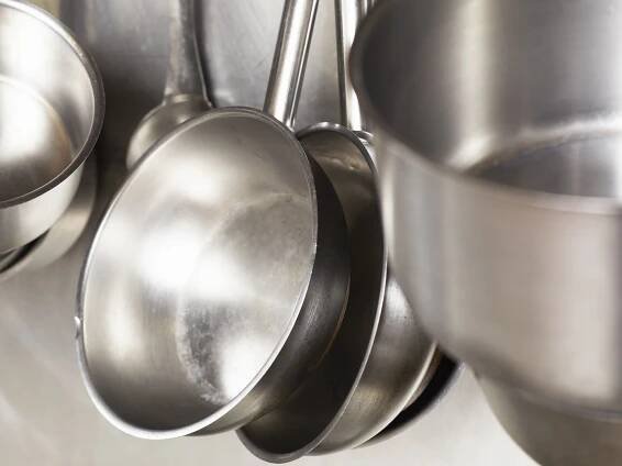Why doesn't stainless steel rust?